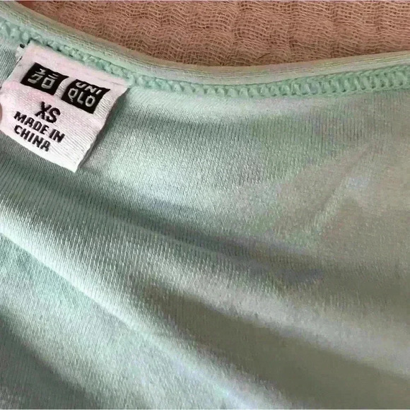 Uniqlo Mint Smooth T-Shirt with Built-In Bra - Size XS - Picture 6 of 6
